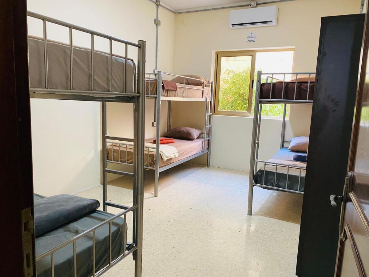Ommi Hostel سانت جوليان المظهر الخارجي الصورة