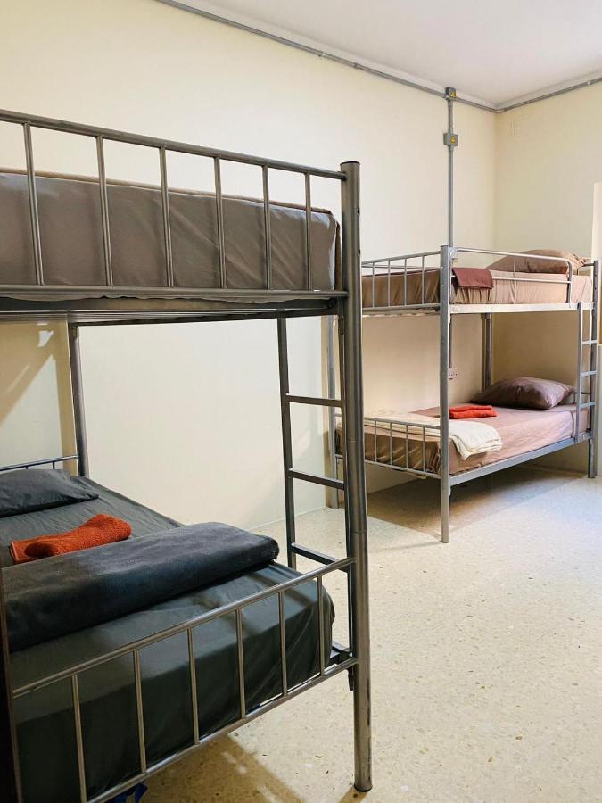 Ommi Hostel سانت جوليان المظهر الخارجي الصورة