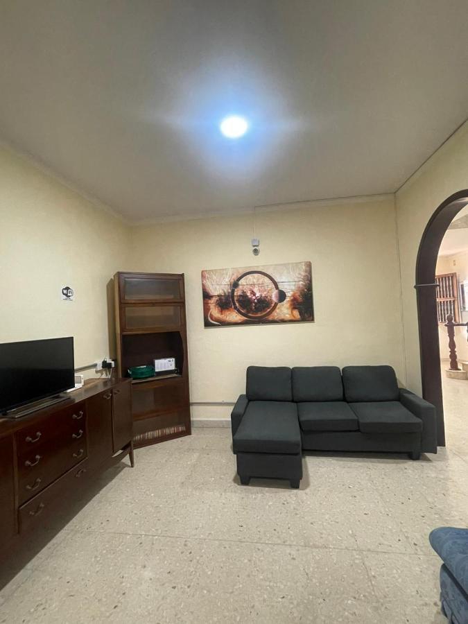 Ommi Hostel سانت جوليان المظهر الخارجي الصورة