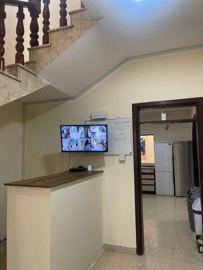 Ommi Hostel سانت جوليان المظهر الخارجي الصورة